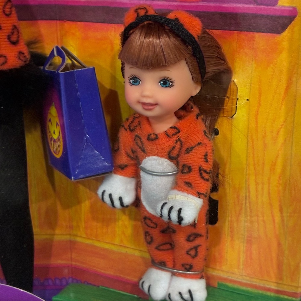 1998 NRFB Barbie & Kelly Halloween Fun Doll Gift Set - Picture 8 of 9